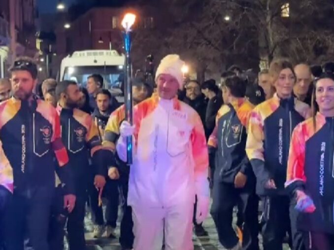 VIDEO. Cristian Chivu a purtat torța olimpică. Moment emoționant înainte de JO