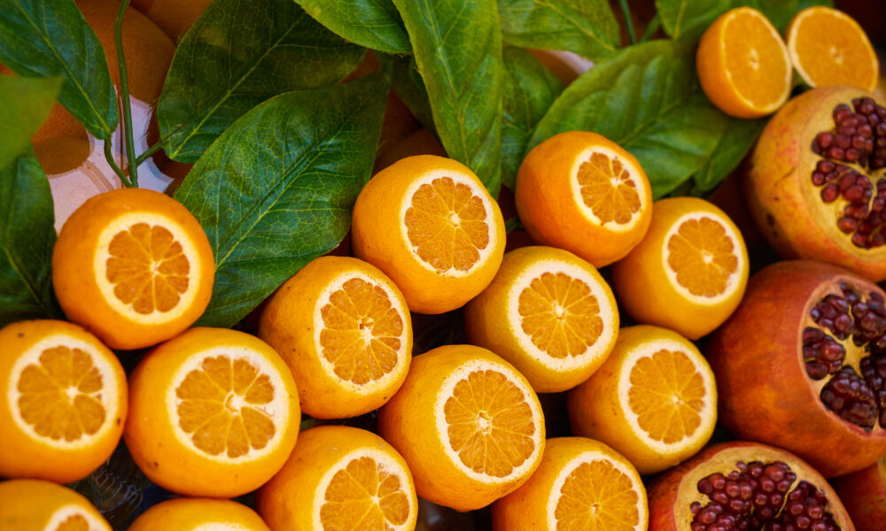 Tone de portocale cu pesticide, vândute în hipermarketuri