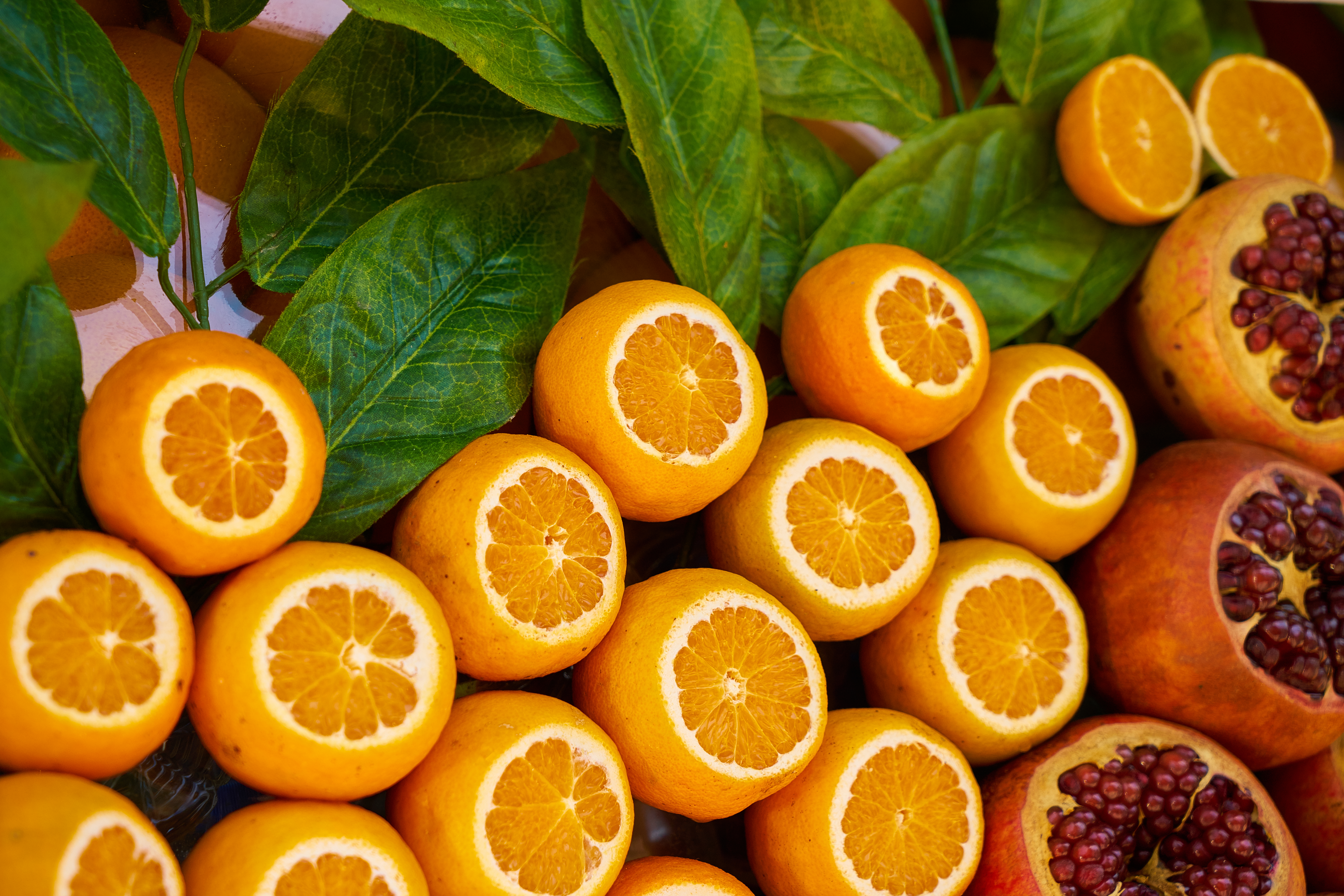 Tone de portocale cu pesticide, vândute în hipermarketuri