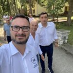 Derapaj AUR în Parlament: Aplaudați cu banane în gură