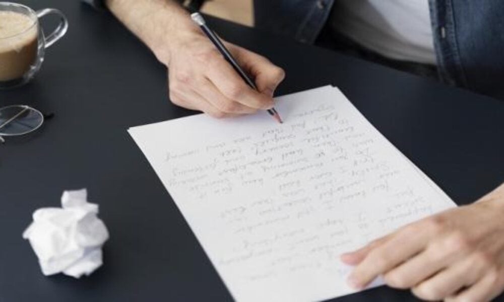 Ai voie să-ți dai demisia prin email? Cât e de legal, explicații