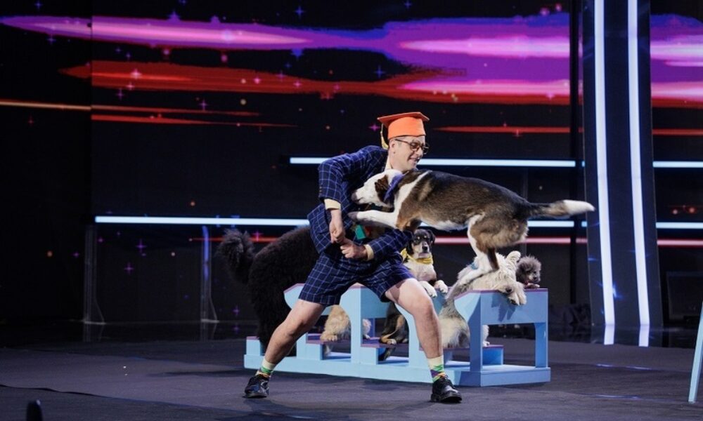 VIDEO Dresorul de câini din Franța a primit Golden Buzz la „Românii au talent”