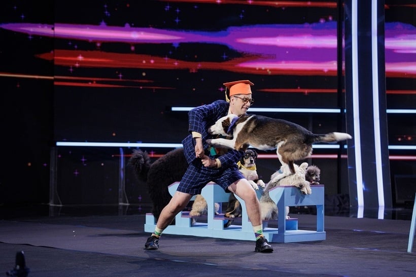 VIDEO Dresorul de câini din Franța a primit Golden Buzz la „Românii au talent”