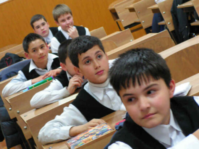 Ministerul Educaţiei introduce perspectiva de gen în școlile din România