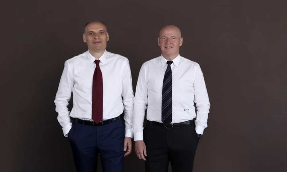 Frații Pavăl, tranzacție de 800 de milioane de euro. Ce hipermarket au cumpărat