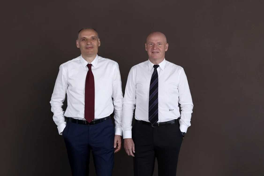 Frații Pavăl, tranzacție de 800 de milioane de euro. Ce hipermarket au cumpărat