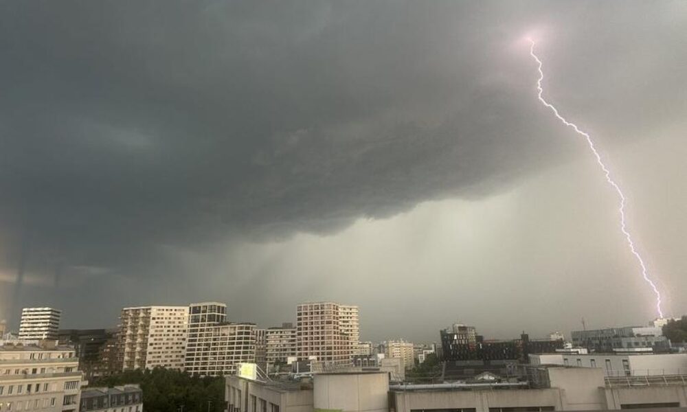 Franța, sub Cod Roșu: Atenționare de călătorie MAE