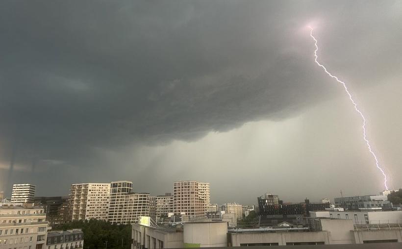 Franța, sub Cod Roșu: Atenționare de călătorie MAE