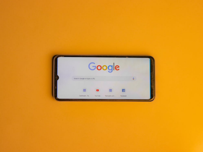 UE ia la bani mărunți sistemul de licitații al Google