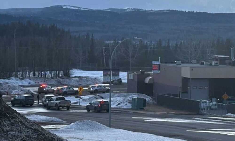 Atac armat la o şcoală din Canada, cel puţin 10 persoane au murit