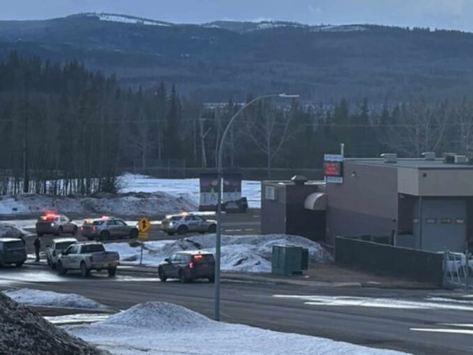 Atac armat la o şcoală din Canada, cel puţin 10 persoane au murit