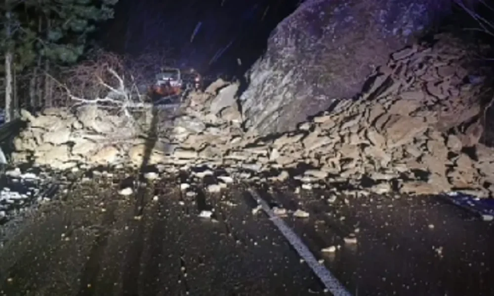 VIDEO Cod roșu de inundații în Buzău. Mesaje RO-ALERT și drumuri blocate după ploile torențiale