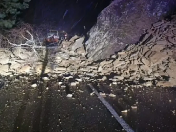 VIDEO Cod roșu de inundații în Buzău. Mesaje RO-ALERT și drumuri blocate după ploile torențiale
