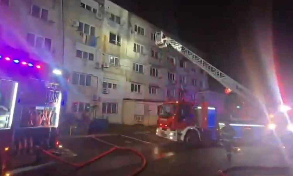 VIDEO. Tragedie la Năvodari. Incendiu grav la bloc. Un om, găsit mort în apartament