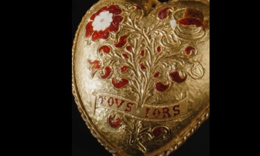 Pandantiv regal, salvat de British Museum