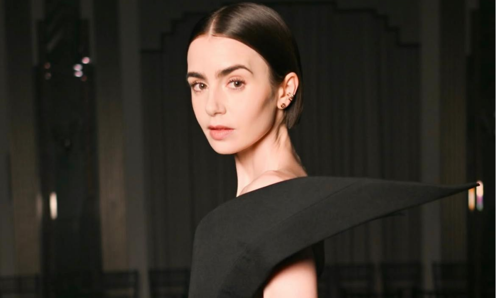 Lily Collins devine Audrey Hepburn