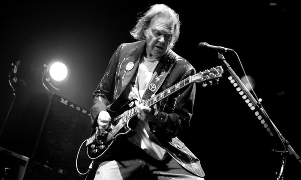 Neil Young anulează turneul european: „Îmi pare rău că vă dezamăgesc”