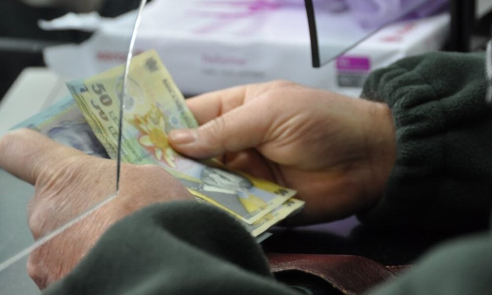 O bancă din România dă banii înapoi românilor care își plătesc taxele