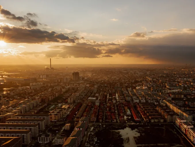 Orășeni fără voie. Comuna sufocată timp de un secol de Capitală