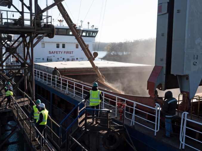 România cumpără singurul port maritim-fluvial al Moldovei