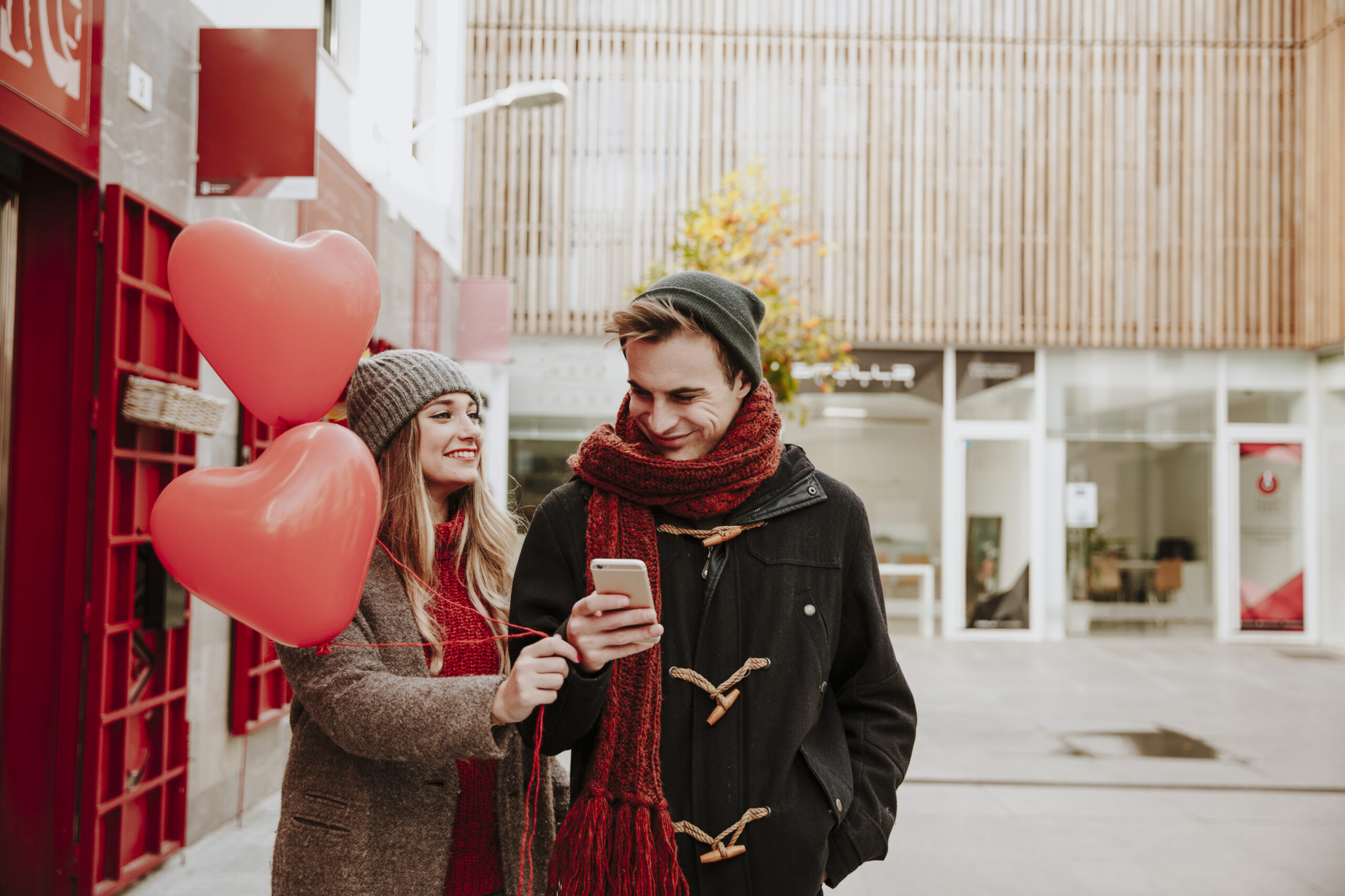 Singur de Valentine’s Day? 10 idei simple care îți vor face ziua MAI TARE