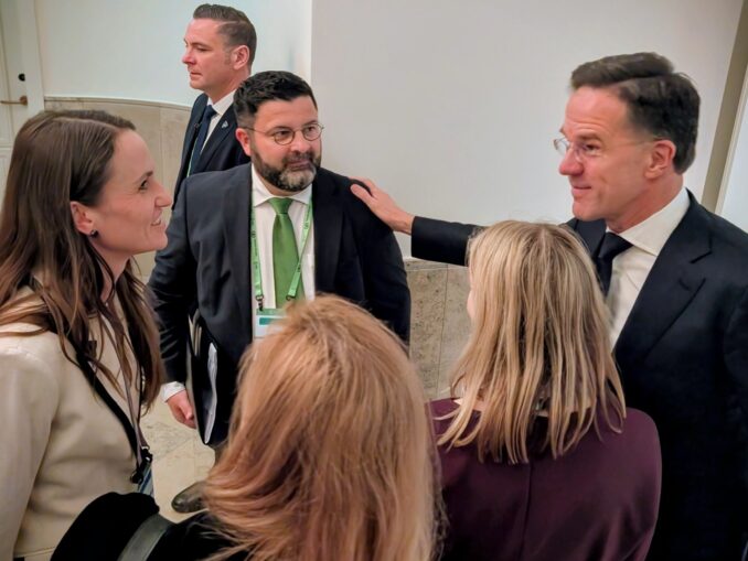 Țoiu s-a văzut pe holuri cu șeful NATO