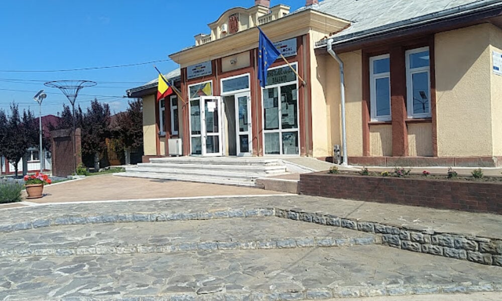 Comuna din România care și-ar putea vinde sediul pentru a plăti un prejudiciu de 1,2 milioane de euro