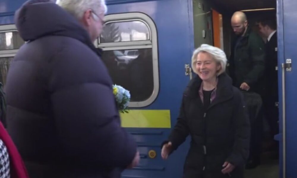 Ursula von der Leyen a sosit la Kiev în ziua în care se împlinesc patru ani de la război