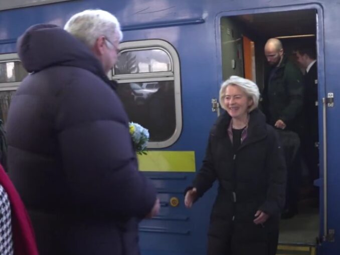 Ursula von der Leyen a sosit la Kiev în ziua în care se împlinesc patru ani de la război