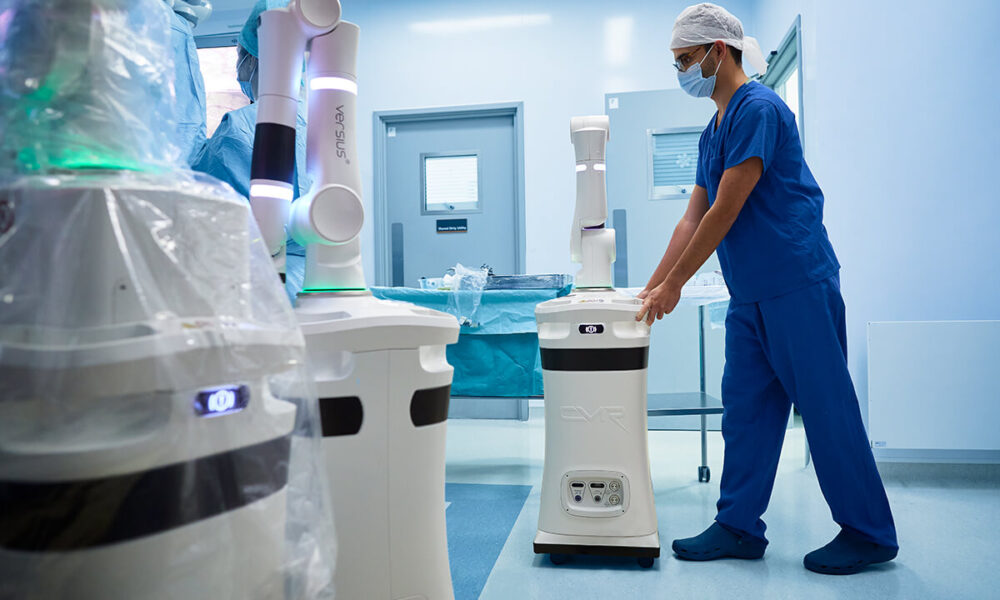 Spitalul Militar cumpără un robot la preț de doi de la fiica unui apropiat al fugarului Oprescu
