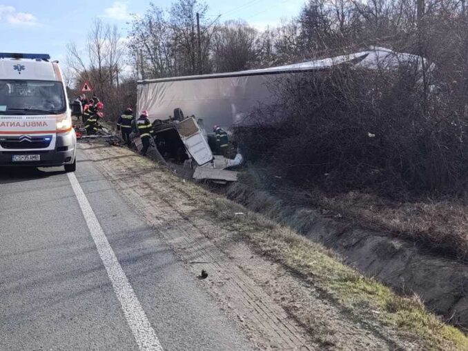 Trei morţi şi un rănit, în urma unui accident produs pe DN 6, în judeţul Caraş-Severin