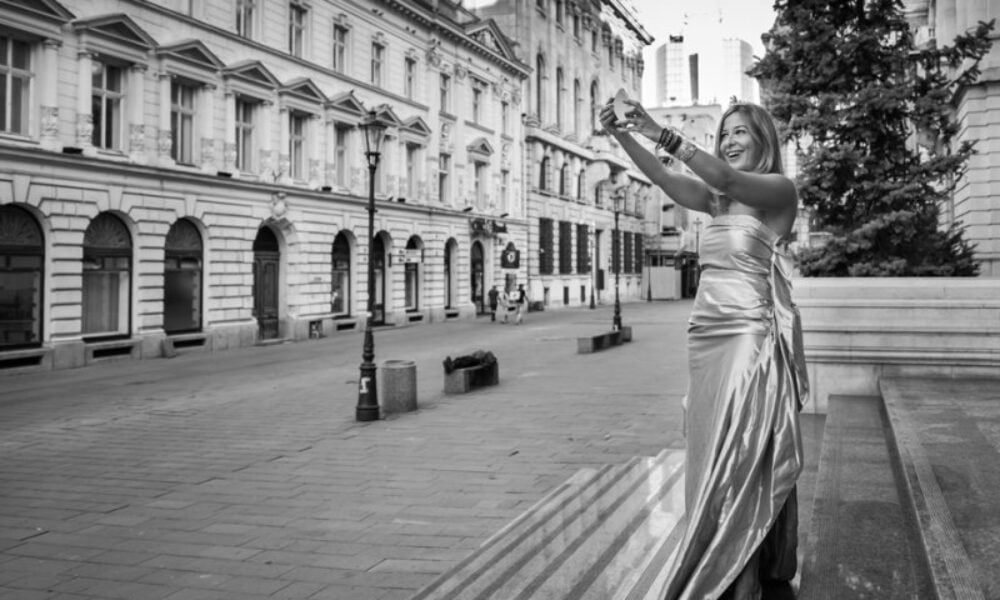 „Love and Share. Top 10 Cele mai Instagramabile locuri din București”