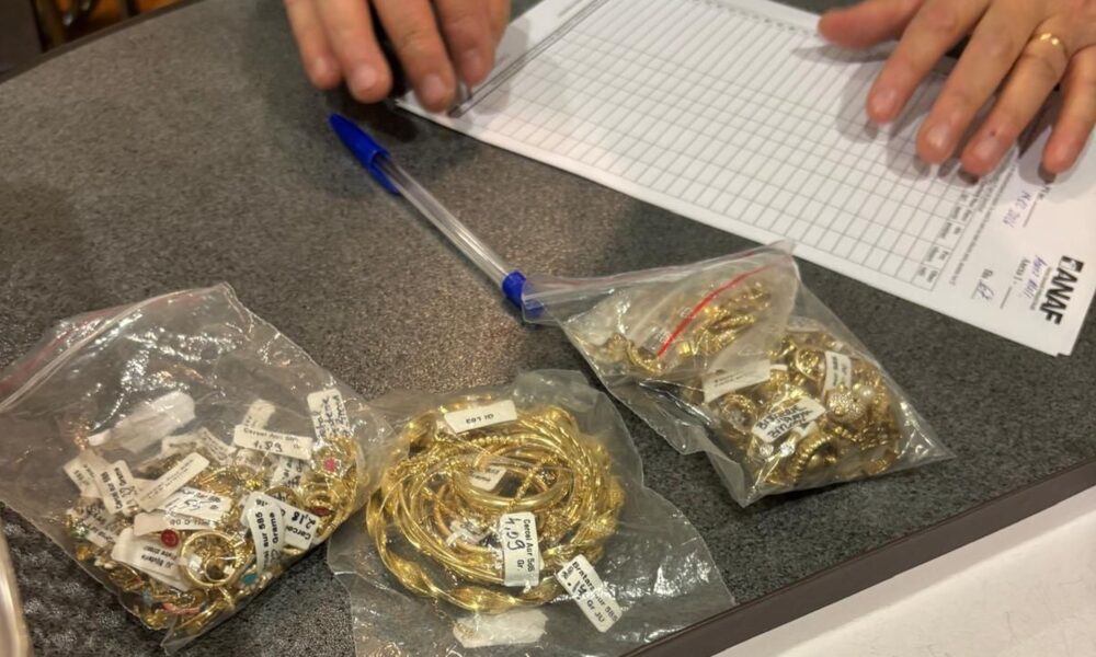 Zeci de kilograme de bijuterii de aur și argint, confiscate de inspectorii Antifraudă. Valoarea, peste 12 milioane de lei