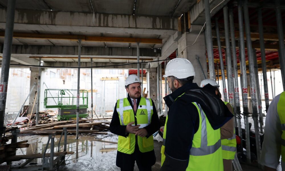 Anatomia unui eșec: Spitalele regionale la pământ. Iași și Cluj n-au turnat un metru de beton