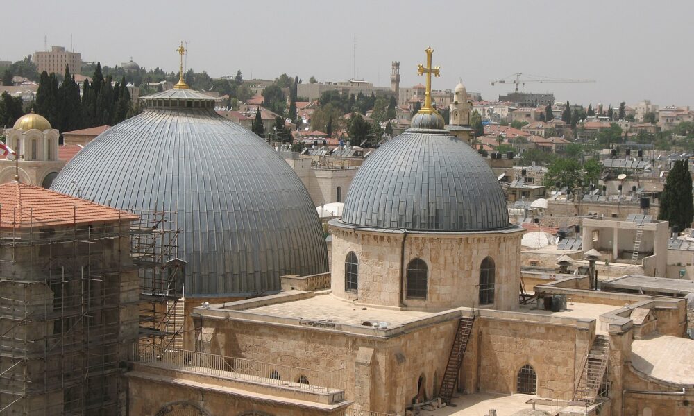 UPDATE Poliția din Israel l-a împiedicat pe Patriarhul Ierusalimului să oficieze slujba de Florii la Sfântul Mormânt