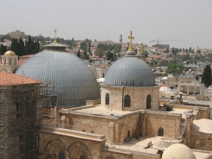 UPDATE Poliția din Israel l-a împiedicat pe Patriarhul Ierusalimului să oficieze slujba de Florii la Sfântul Mormânt