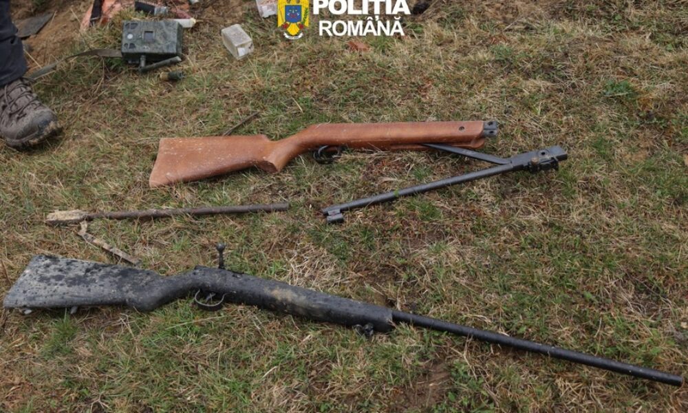 Percheziții pentru braconaj și arme ilegale în Bistrița-Năsăud. 11 suspecți, arme ascunse și carne de vânat confiscată