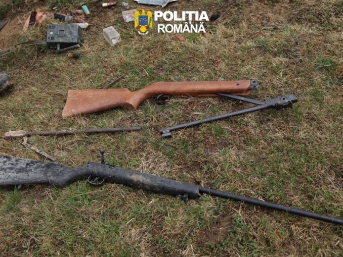 Percheziții pentru braconaj și arme ilegale în Bistrița-Năsăud. 11 suspecți, arme ascunse și carne de vânat confiscată