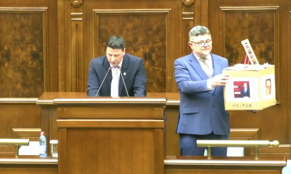 O moțiune simplă și cel mai bizar vot din istoria Senatului. Ministrul Pîslaru și cazul „cutia”