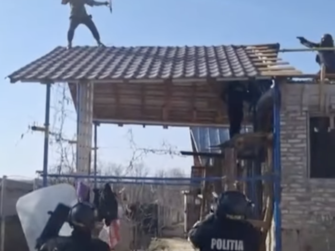Un bărbat care a atacat cu sabia un luptător SAS a fost împușcat în picior. Intervenție în Argeș