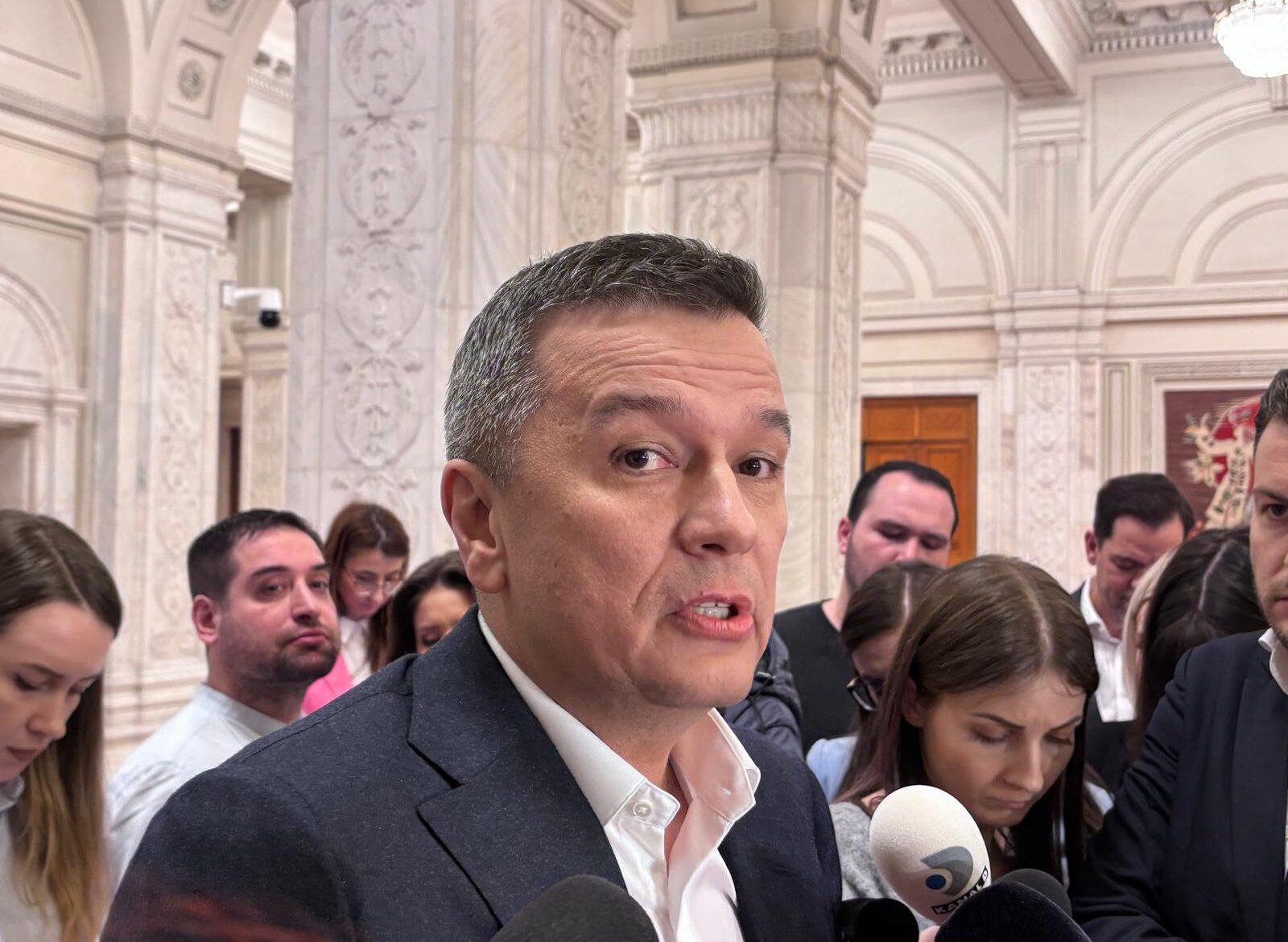 Întrebat despre grupul „Jos, Guvernul!”, despre care a scris Cotidianul, Grindeanu s-a făcut că plouă