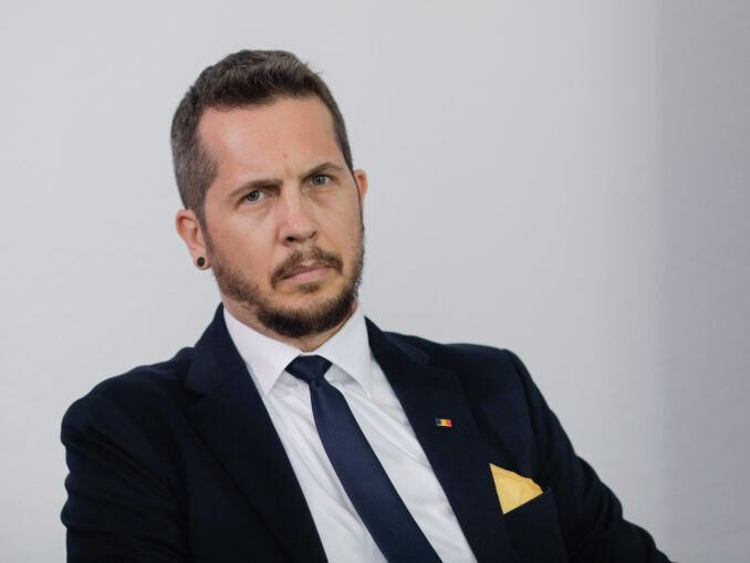 INTERVIU PRO și CONTRA vacanțelor în Dubai pentru elevi. Diaconu: “Cred că unii oameni s-au imbecilizat doctrinar”