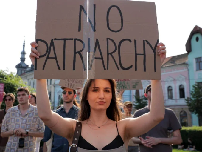 Feministele extremiste vor să fie mai presus decât bărbații. Sau ce refuză, de fapt, să vadă unii dintre noi