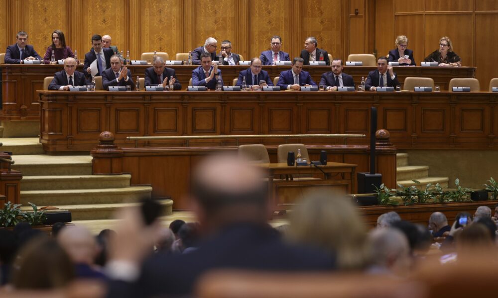 REPORTAJ Cum mi-am petrecut noaptea în Parlament: maimuțăreli, înjurături și isterie. Buget 2026