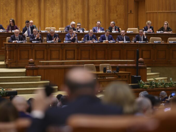 REPORTAJ Cum mi-am petrecut noaptea în Parlament: maimuțăreli, înjurături și isterie. Buget 2026