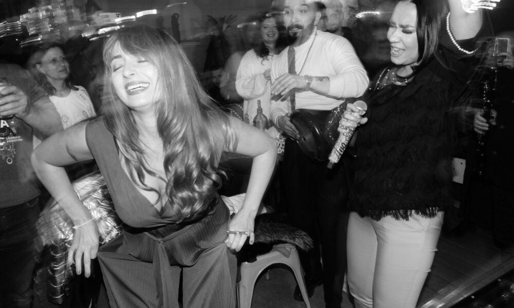 „A fost o nebunie să mă bag într-o haită de lupi lăutari” – Larisa Perde, fondatoarea Șaraimanic