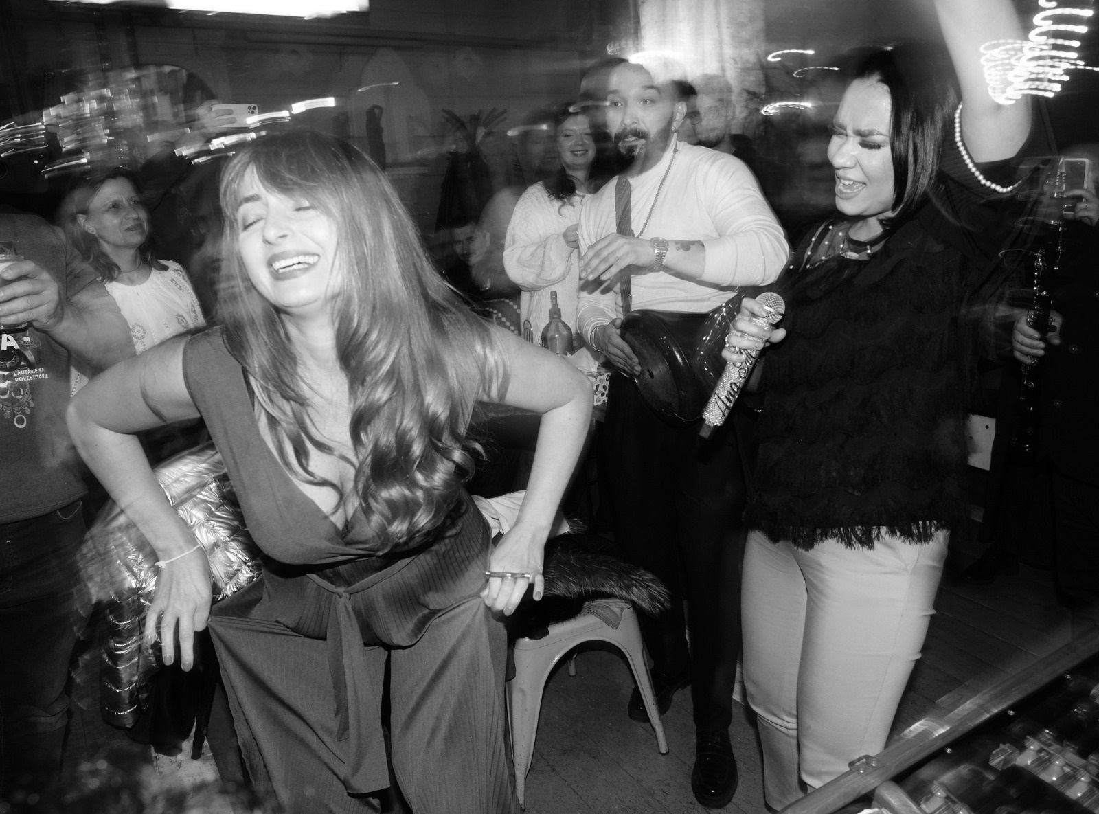 „A fost o nebunie să mă bag într-o haită de lupi lăutari” – Larisa Perde, fondatoarea Șaraimanic