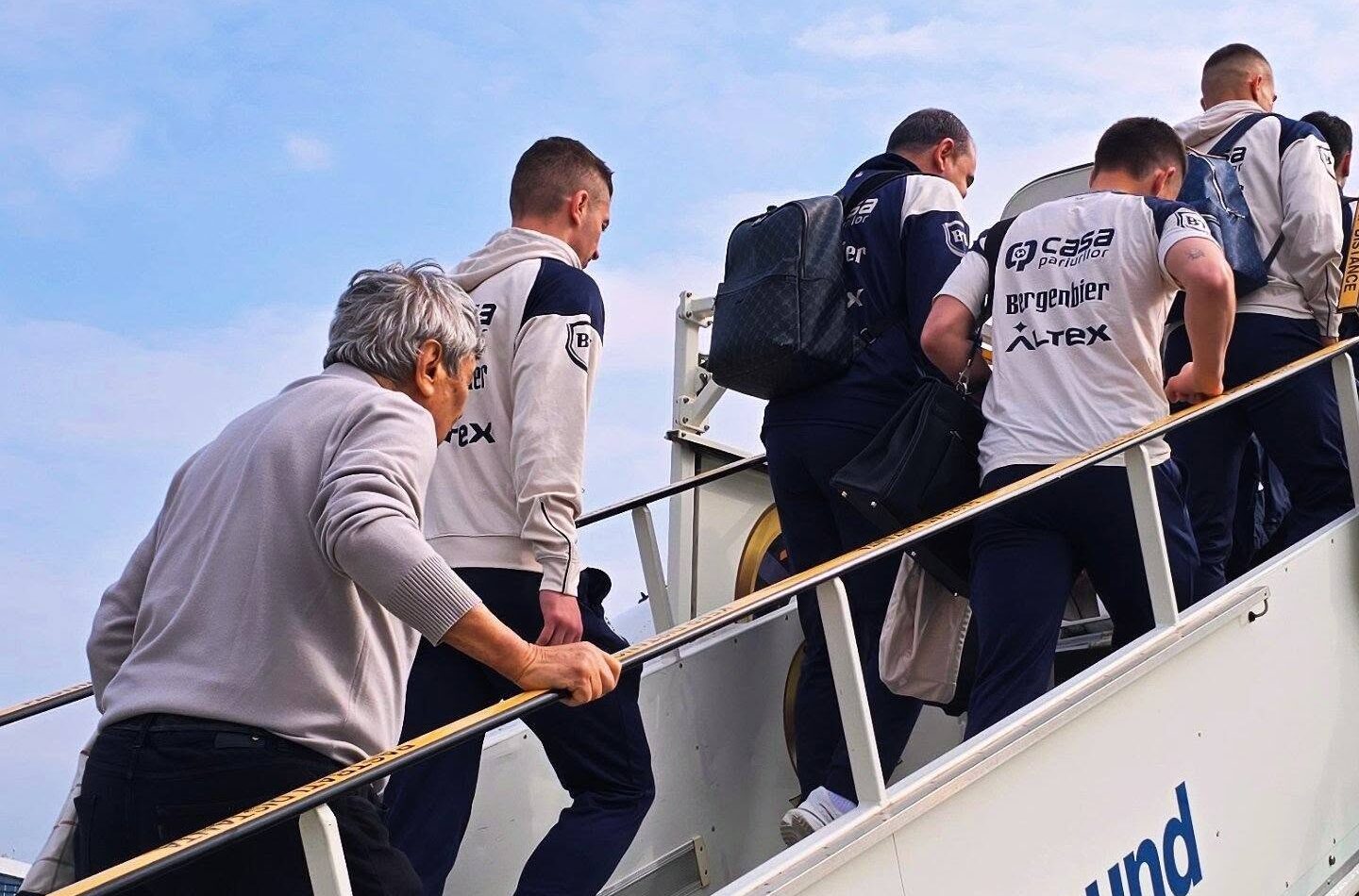 Naționala României a plecat spre Istanbul