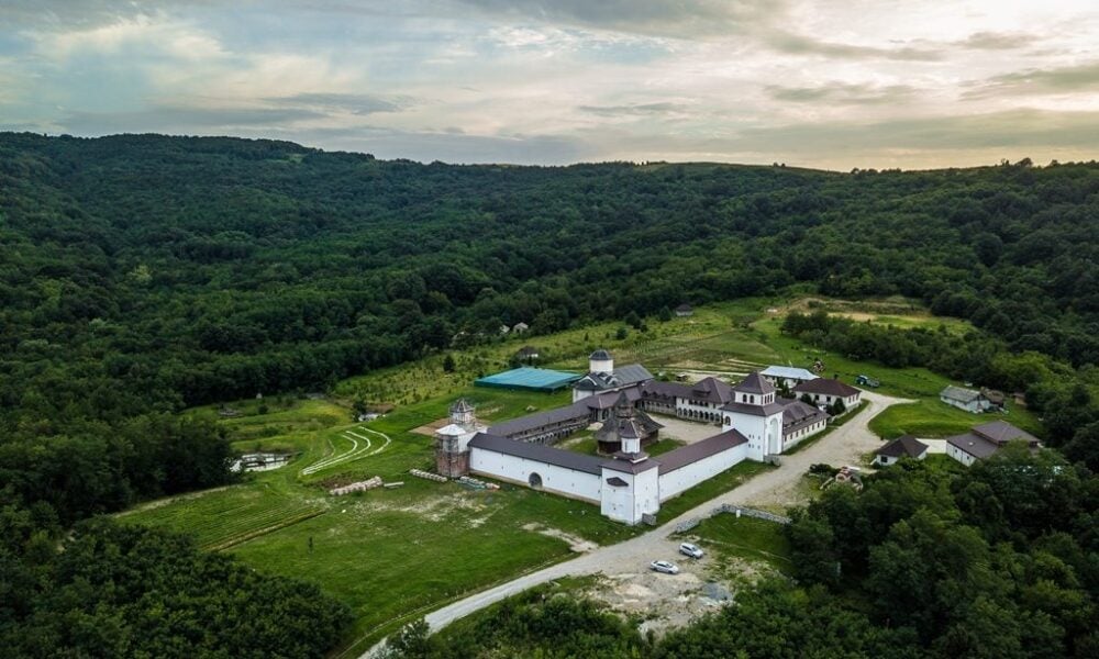 Mănăstirea Nera, locul unde sufletul înflorește și trupul se vindecă