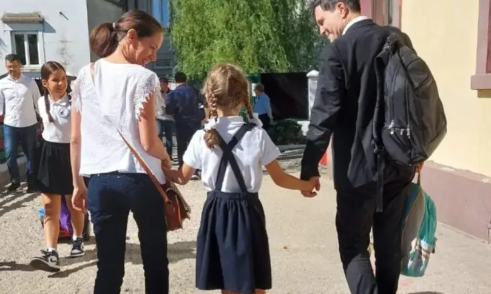 Fiica lui Nicușor Dan va primi telefon abia la 14 ani. Mirabela Grădinaru: „Trebuie să rămânem părinți”